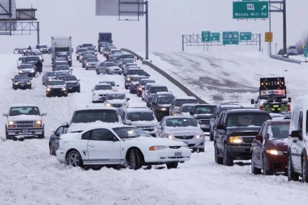 20 மாகாணங்களில் அவசர நிலை: அமெரிக்கா, கனடாவை தாக்கும் கடும் பனிப்புயல் | Blizzard Hits Us Canada Emergency In 20 Provinces 20 மாகாணங்களில் அவசர நிலை: அமெரிக்கா, கனடாவை தாக்கும் கடும் பனிப்புயல் | Blizzard Hits Us Canada Emergency In 20 Provinces