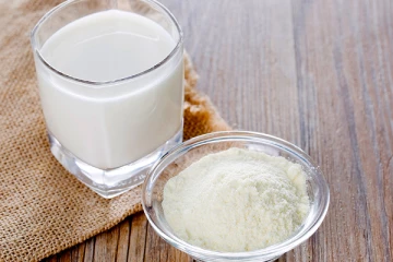 பால்பவுடர் கிடைக்காததால்..தாய்ப்பாலை விற்பனை செய்யும் இளம் பெண்..!