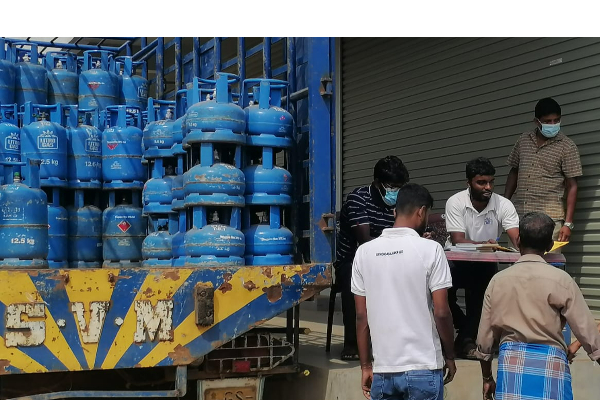 பதுக்கப்பட்ட 600 சமையல் எரிவாயு கொள்கலன்கள் மீட்பு | Recovery Of 600 Cooking Gas Containers Stored