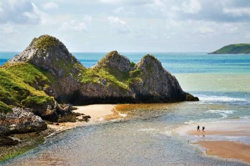 கடற்கரையில் உலாவ சென்றவரிடம் சிக்கிய 100 மில்லியன் பவுண்டுகள் மதிப்பிலான பொதி