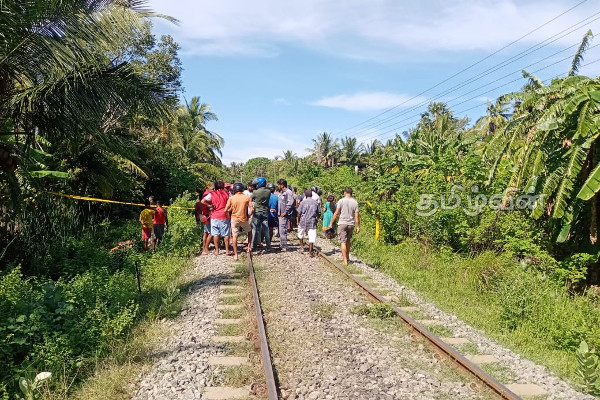 தொடருந்துடன் மோதி இளைஞர் உயிரிழப்பு (Photos) | Youth Killed In Collision With Train