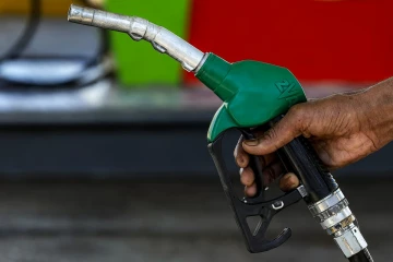 ඉන්ධන ගැන නරක ආරංචියක් - රට පුරා දැවැන්ත ඩීසල් අර්බුදයක්