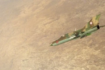 தரையில் விழுந்து வெடித்து சிதறிய விமானம்! கமெராவில் சிக்கிய பதபதைக்க வைக்கும் காட்சி