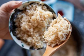 அரிசியை வருட கணக்கில் கெடாமல் பாதுகாக்கும் அதிசய இலை! பாத்திரங்களில் போட்டு வைத்தாலே போதும்