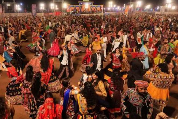 கர்பா நடனமாடிய 10 பேர் உயிரிழப்பு | 10 People Who Danced Garba Lost Their Lives