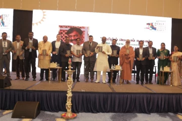 வைரமுத்துவின் கள்ளிக்காட்டு இதிகாசம் - ஆங்கில மொழிபெயர்ப்பு நூல் துபாயில் வெளியீடு