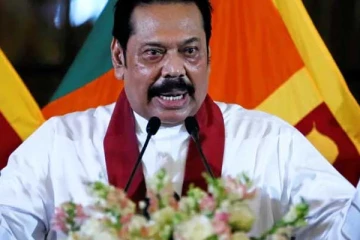 මහින්ද රාජපක්ෂගේ දකුණු අත ලෙස සිටි අයෙක් ඔහුව හැර යයි..(PHOTO)