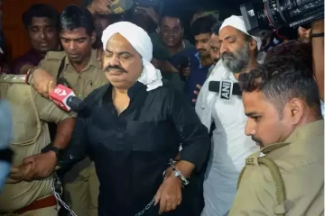 இந்தியாவில் ஏற்பட்ட பதற்றம்!முன்னாள் நாடாளுமன்ற உறுப்பினர் சுட்டுக்கொலை