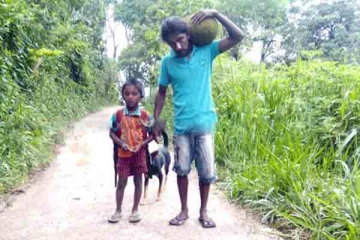 உறவினர் வீட்டுக்கு மதிய உணவுக்கு சென்ற பிரமுகரால் பட்டினியில் வாடிய வறிய குடும்பம்!