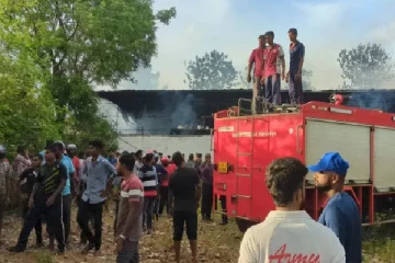 வவுனியா தொழிற்சாலையில் பாரிய தீ விபத்து; பல லட்சம்பெறுமதியான பொருட்கள் நாசம்