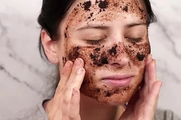 5 நிமிடத்தில் முகத்தை பளபளப்பாக மாற்றனுமா? இந்த ஒரு scrub போதும்