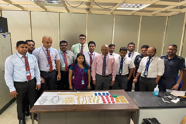 கட்டுநாயக்க விமான நிலையத்தில் சிக்கிய பத்து கிலோ தங்கம் (படங்கள்) | 16 Crore Gold Caught In Katunayake