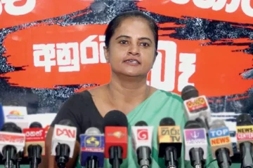 'ගල් අඟුරු හොරකම හින්දා හිතාගන්න බැරි විදිහට විදුලි බිල වැඩිවෙන කොට විසඳුම් දෙන්නෙ දුප්පත් අහිංසක මිනිසුන්ගෙ බඩට ගහලා '' හිටපු බස්නාහිර පළාත් සභා මන්ත්‍රීනී නිරෝෂා කියයි
