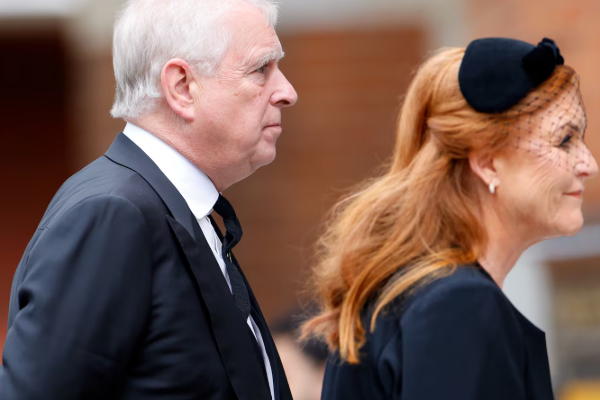 இளவரசர் ஆண்ட்ரூவின் குட்டு வெளிப்பட்டது: ஆதார புகைப்படங்கள் வெளியாகின | Ex Prince Andrew Photos In Epstein Files இளவரசர் ஆண்ட்ரூவின் குட்டு வெளிப்பட்டது: ஆதார புகைப்படங்கள் வெளியாகின | Ex Prince Andrew Photos In Epstein Files