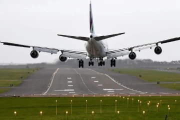 போர் பதற்றங்களினால் விண்ணை முட்டும் விமான கட்டணங்கள்!