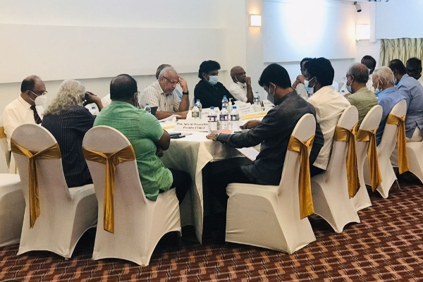 ஜனாதிபதியுடன் பேச்சுவார்த்தைக்கு செல்வதற்கு முன் நிபந்தனை விதியுங்கள்! - தமிழ்க்கட்சிகளுக்கு டலஸ் ஆலோசனை | Dulles Advises Tamil Parties ஜனாதிபதியுடன் பேச்சுவார்த்தைக்கு செல்வதற்கு முன் நிபந்தனை விதியுங்கள்! - தமிழ்க்கட்சிகளுக்கு டலஸ் ஆலோசனை | Dulles Advises Tamil Parties