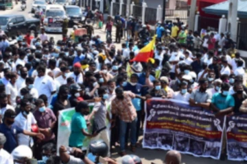 மன்னார் தந்தை செல்வா உருவச்சிலை முன்பாக ஊடக அறிக்கை வாசிப்பு- வெள்ளாங்குளம் நோக்கி தொடரும் பேரணி!