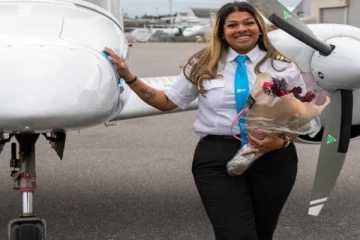 நோர்வேயில் முதல் தமிழ் பெண் விமானியாக சாதனை படைத்த யாழ் வுவதி!