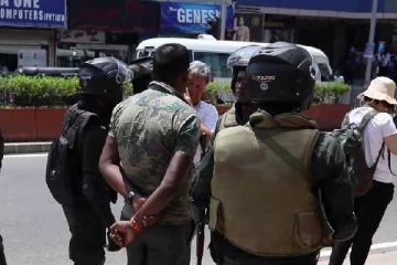 கொழும்பு கொம்பனி வீதியில்  முற்றுகையிட்ட சிஐடி !