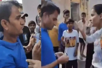 ஐ லவ் யூ சொல்ல சொன்ன கடைகாரர்..கடுப்பான மாணவிகள் நடுரோட்டில் செய்த சம்பவம் -வீடியோ!