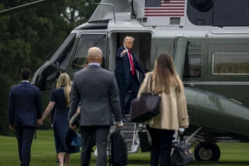 பிரிட்டனில் டிரம்ப் பயணித்த ஹெலிகாப்டரில் கோளாறு; அவசரமாக தரையிறக்கம்