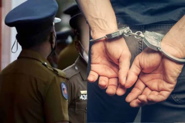 முல்லைத்தீவில் திடீரென வழிமறிக்கப்பட்ட வாகனம்! வசமாக சிக்கிய ஐவர்