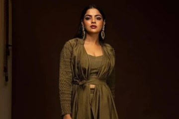 அழகிய லைலா.. நடிகை நிகிலா விமலின் அழகிய ஸ்டில்கள்