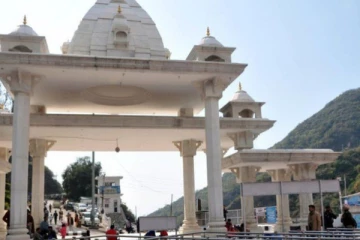 இந்திய காஷ்மீர் இந்து ஆலய நெரிசலில் பலர் பலி: பலியானவர் எண்ணிக்கை உயரலாம் என்று அச்சம்