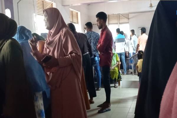 தமிழர் பகுதியில் BBQ சாப்பிட்ட 25 பேர் வைத்தியசாலையில் அனுமதி | 25 People Admitted Hospital Eating Bbq Kinniya