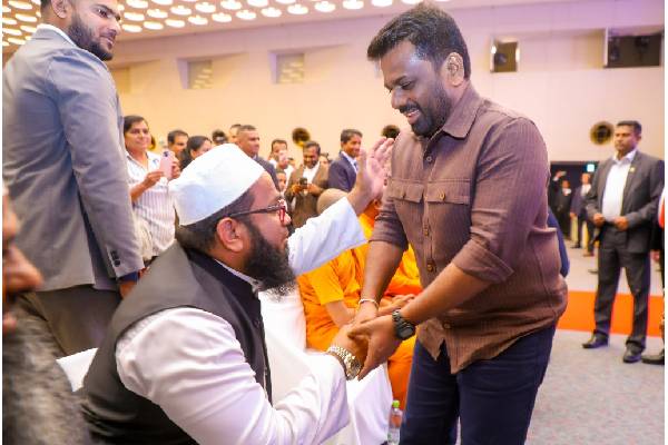 சுங்கத்தால் விடுவிக்கப்பட்ட 323 கொல்கலன்கள் : ஜப்பானில் மனம் திறந்த அநுர | Pr Meeting With The Sri Lankan Community In Japan