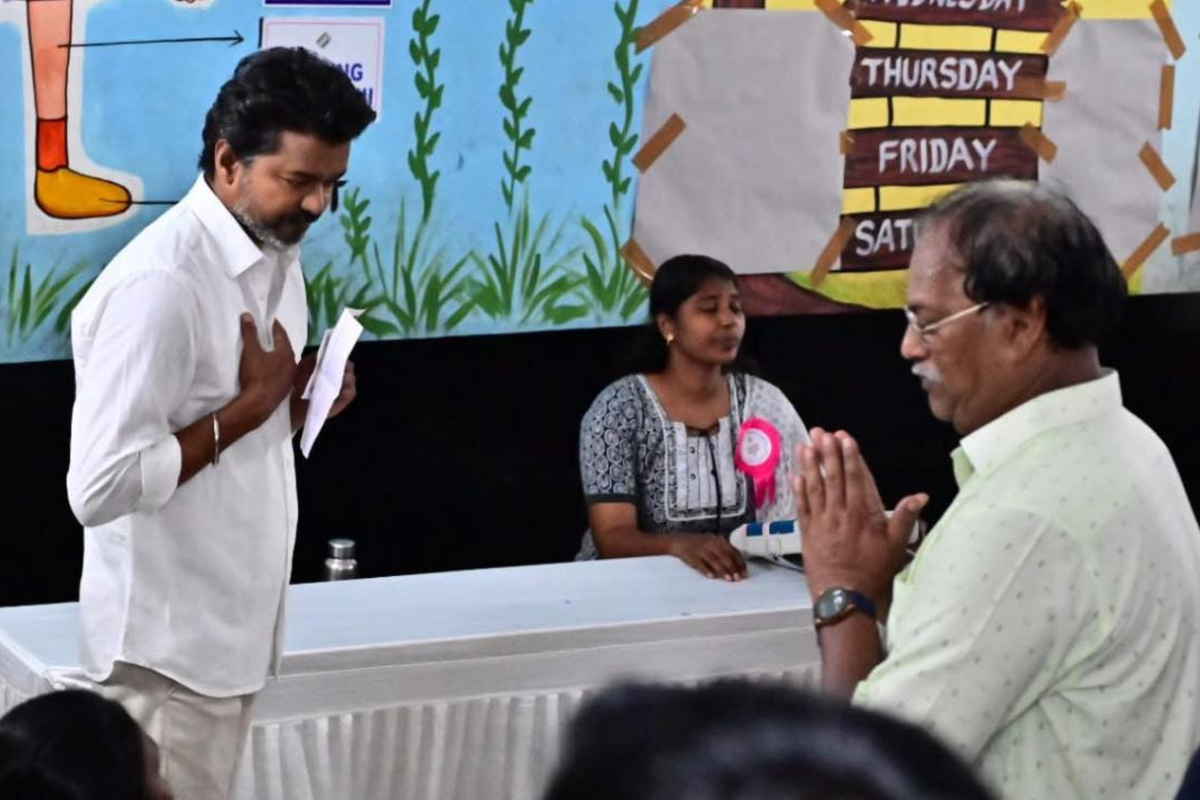 விறுவிறுப்பாக நடைபெற்றுவரும் தமிழக சட்டமன்ற தேர்தல்! வாக்களித்த மறுநொடியில் தவெக தலைவர் விஜய் எழுதிய கடிதம் | India Assembly Election 2026 Live Updates