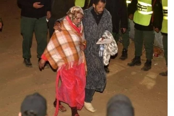 ஆழ்துளை கிணற்றில் இருந்து சடலமாக மீட்கப்பட்ட சிறுவன்! கதறிய தாயார்.. கண்கலங்க வைக்கும் பெற்றோரின் புகைப்படம்