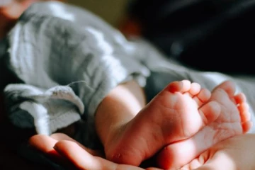 பிறந்த சிசுவை கொன்று வீதியில் வீசிய பெற்றோர்