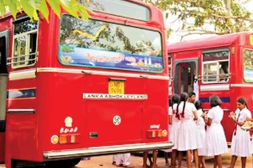 பேருந்து தரிப்பிடத்தில் காத்திருந்த மாணவியை வன்புணர்வுக்கு உட்படுத்திய ஆசிரியர்