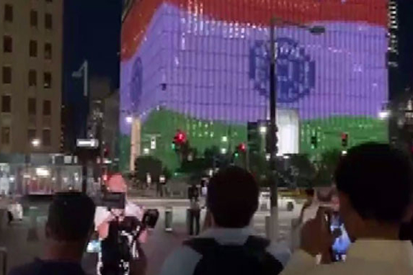 நியூயார்க்கில் ஒளிர்ந்த இந்திய தேசியக் கொடி! | Indian National Flag Lit Up In New York