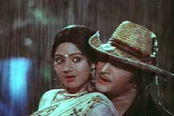 9 வயதில் பேத்தியாக நடித்தவருடன் 15 வயதில் ஜோடியாகி செம ஆட்டம் போட்ட ஸ்ரீதேவி, இந்த வீடியோவை பாருங்களேன்