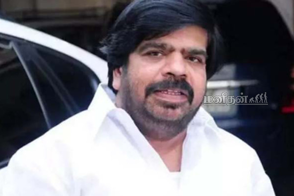 நரைத்த தாடியுடன் தந்தைக்கு சிம்பு கொடுத்த முத்தம்! சிம்பு திருமணம் குறித்து டி.ஆர் கூறியது என்ன? | T Rajendar America Return Silambarasan Kiss