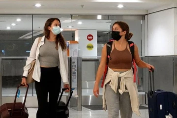 பிரித்தானிய மற்றும் ஐரோப்பிய ஒன்றிய பயணிகளுக்கான தடையை நீக்கிய பிரபல நாடு!