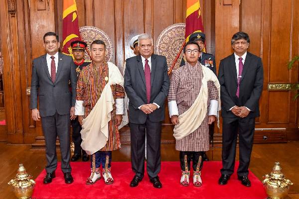 இலங்கைக்கான புதிய தூதுவர்கள் ஜனாதிபதியிடம் தமது நற்சான்றிதழ்களை கையளித்தனர்(Photos) | Ambassadors Presented Credentials To The President