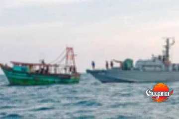 මෙරට මුහුදු සීමාවට අනවසරයෙන් ආ ඉන්දීය ධීවරයින් 11ක් නාවික හමුදා භාරයට