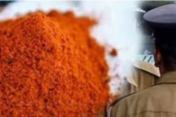 சிறையில் போலீசார் மீது மிளகாய் தூள் வீசி தப்பிய கைதிகள்