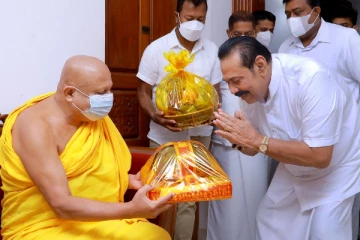 மஹிந்தவை வீட்டுக்கு அனுப்ப களமிறங்கிய 1000 தேரர்கள்!