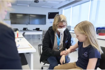 கனடாவில் கட்டாய குழந்தை தடுப்பூசிக்கு மக்கள் ஆதரவு