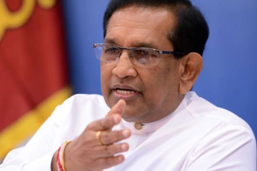 இலங்கையில் மருத்துவர்களாகும் அரசியல்வாதிகள் - ராஜித சேனாரட்ன குற்றச்சாட்டு