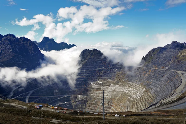 உலகின் மிகப்பெரிய மற்றும் ஆபத்தான சுரங்கங்கள் பற்றி உங்களுக்குத் தெரியுமா! | 10 Biggest And Most Hazardous Mines In The World