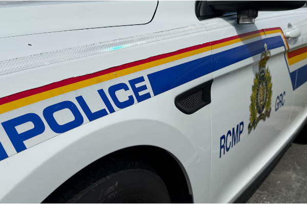 கனடாவில் லாரியிலிருந்து விழுந்து பெண் உயிரிழப்பு | Man 33 Arrested Following Fatal Crash கனடாவில் லாரியிலிருந்து விழுந்து பெண் உயிரிழப்பு | Man 33 Arrested Following Fatal Crash