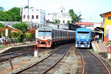 புகையிரதத்தை நிறுத்த மறந்த சாரதி! குழப்பமடைந்த பயணிகள்