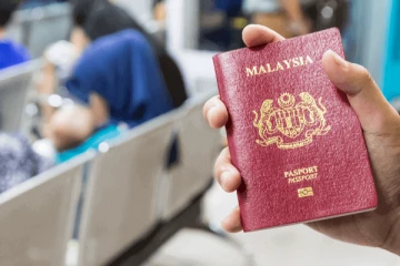 மலேசியா கடவுச்சீட்டு பெற 10 வயது சிறுவனாக நடித்த இலங்கையர்