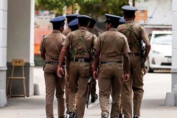 சீருடையில் சென்று கொள்ளையில் ஈடுபட்ட காவல்துறை உத்தியோகஸ்தர்!