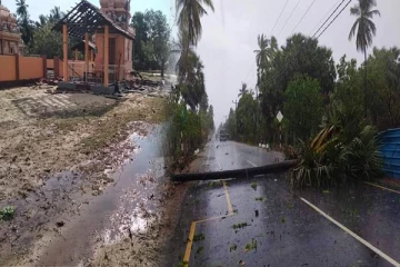 நாடளாவிய ரீதியில் சீரற்ற காலநிலையால் மக்கள் பாதிப்பு (video)
